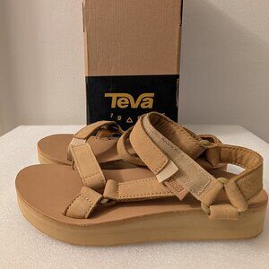 Teva w midform universal leather tan sand size 7 brand new!